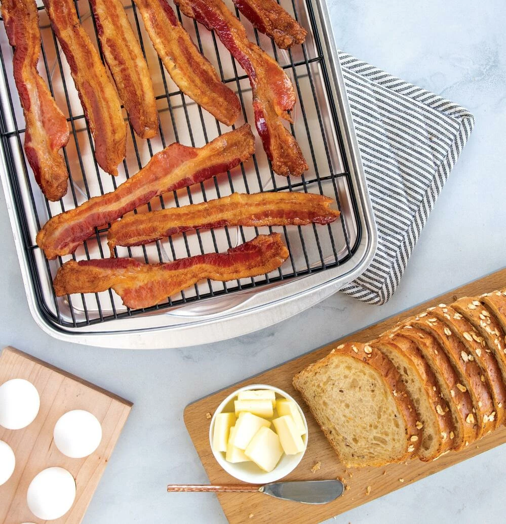 World Market Nordic Ware Oven Crisp Baking Tray with Nonstick Rack 6 World Market Nordic Ware Oven Crisp Baking Tray with Nonstick Rack - Image 4