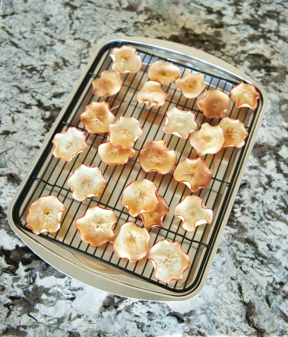 World Market Nordic Ware Oven Crisp Baking Tray with Nonstick Rack 7 World Market Nordic Ware Oven Crisp Baking Tray with Nonstick Rack - Image 5