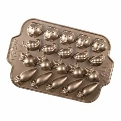 World Market Nordic Ware Garden Patch Nonstick 20c Veggie Cakelet Pan